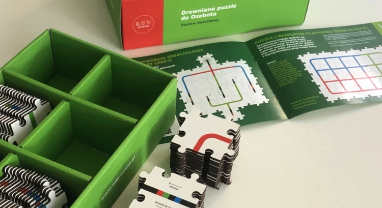 Zestaw I - Aktywna Tablica z Nowymi Ozobotami Bit Plus i drewnianymi puzzlami