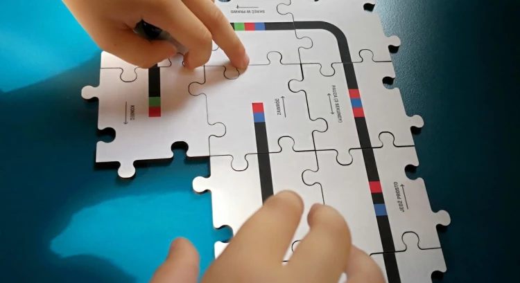 Zestaw I - Aktywna Tablica z Nowymi Ozobotami Bit Plus i drewnianymi puzzlami