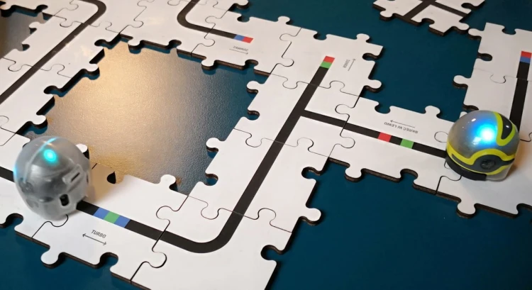 Zestaw I - Aktywna Tablica z Nowymi Ozobotami Bit Plus i drewnianymi puzzlami