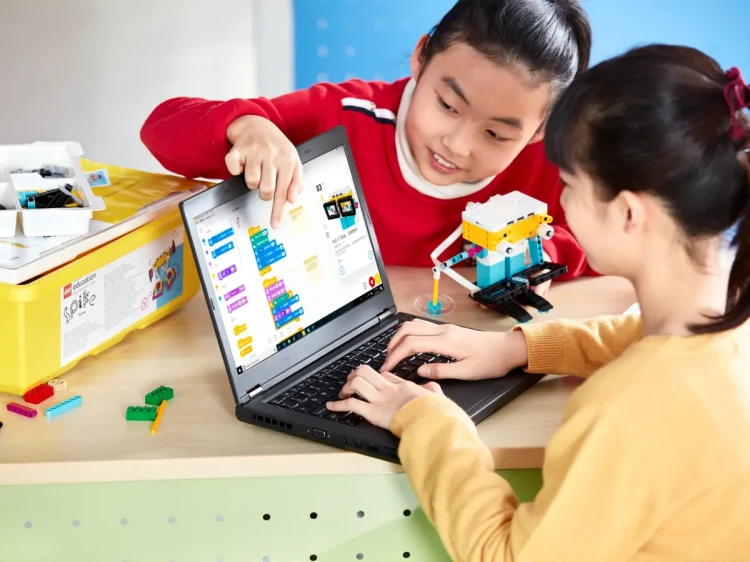 Lego SPIKE Prime - Pakiet edukacyjny + tablet Lenovo 11"