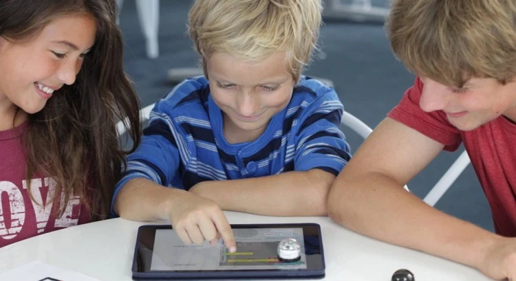 Ozobot Bit Plus - Robot z flamastrami i kompletem puzzli