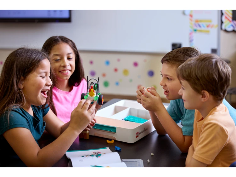 LEGO Education 45621 - Nauki przyrodnicze i ścisłe 8+
