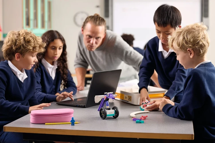 LEGO Education 45521 - Informatyka i AI 8+